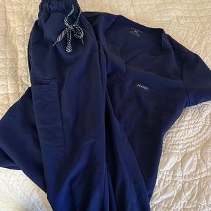 Jaanuu navy scrub set